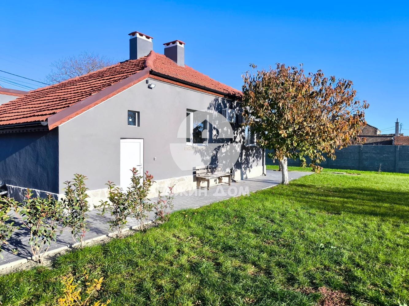 Едноетажна къща с двор в с. Гюльовца, обл. Бургас - 0