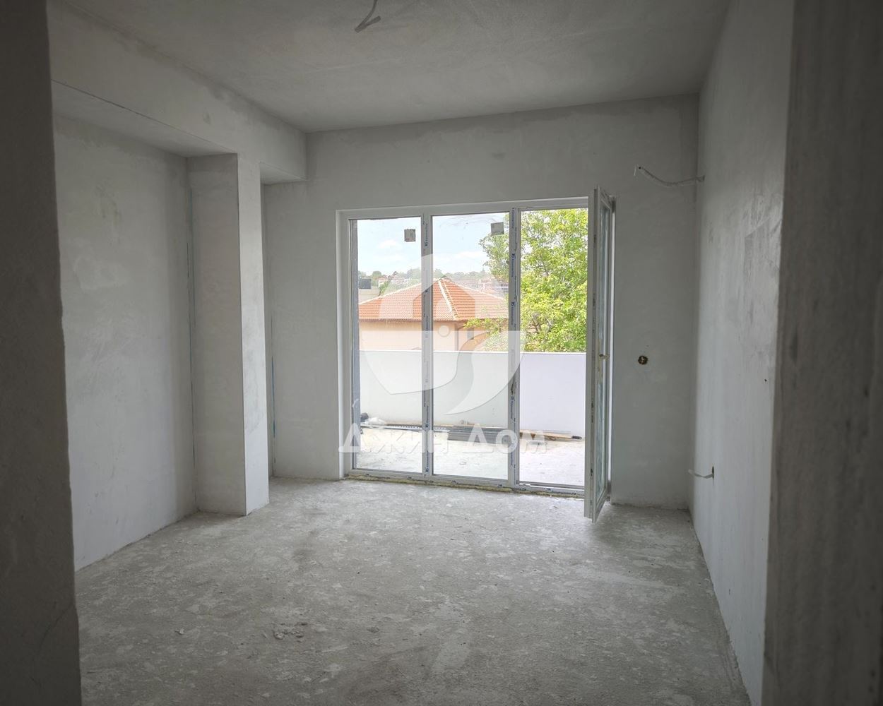 Просторна двуетажна къща в гр. Бяла - 0