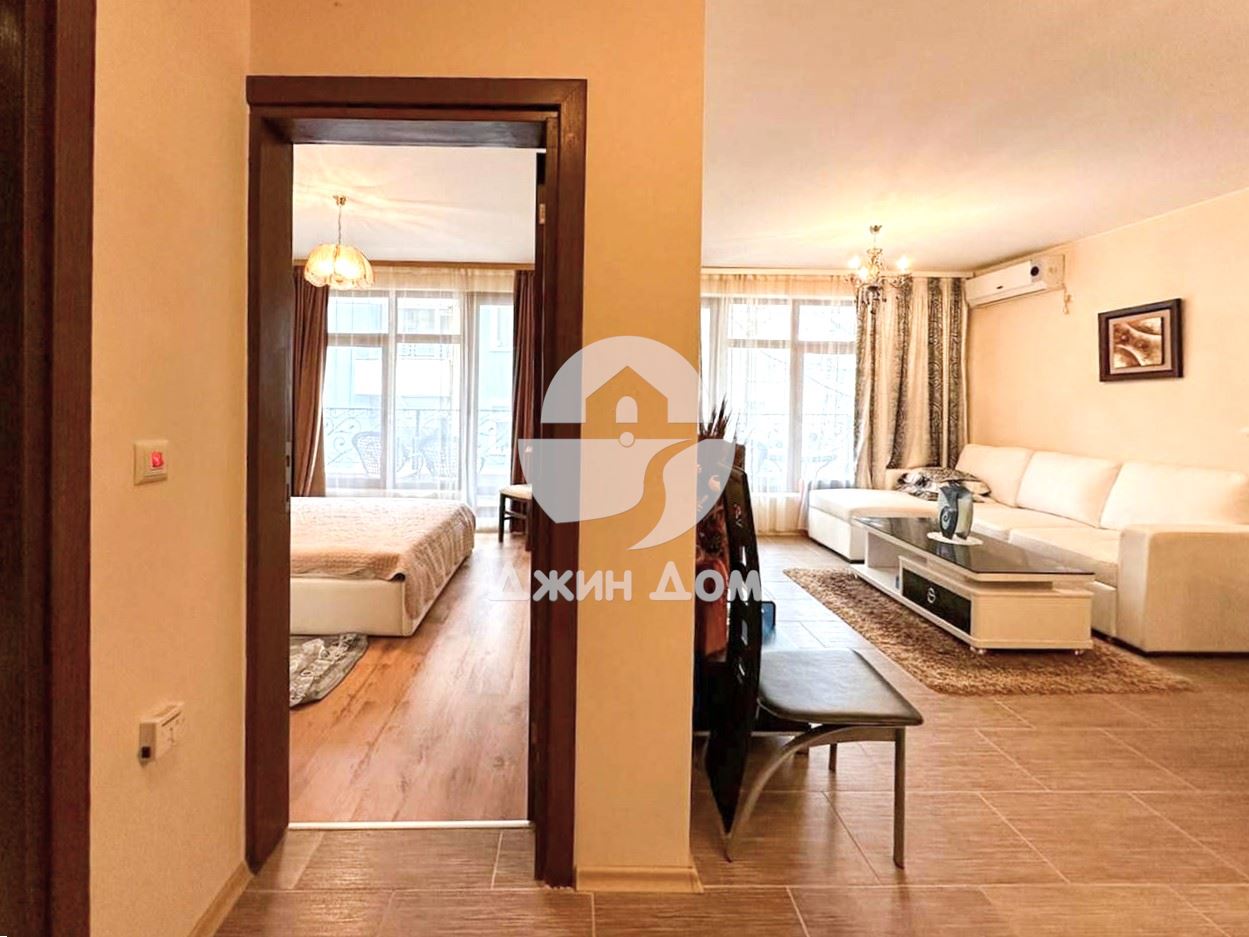 Двустаен апартамент на ПЪРВА ЛИНИЯ МОРЕ в к-с Рич 3, с. Равда - 0