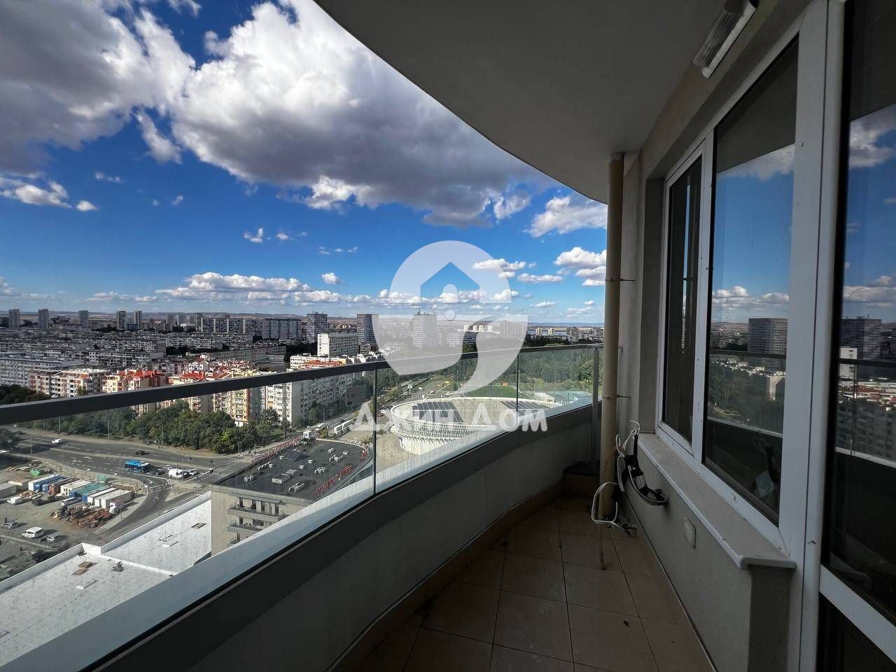 Просторен двустаен апартамент в к-с „Сентрал Парк“, гр. Бургас - 0