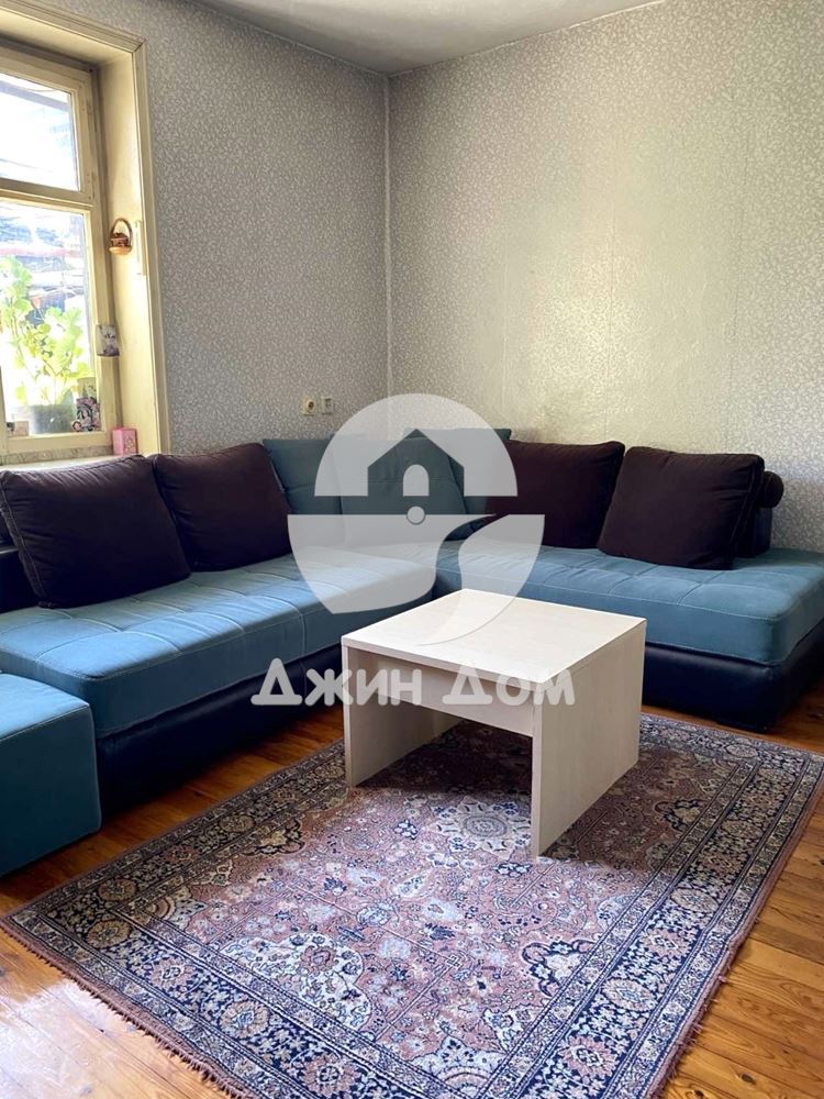 Двуетажна къща с двор в гр. Айтос - 0