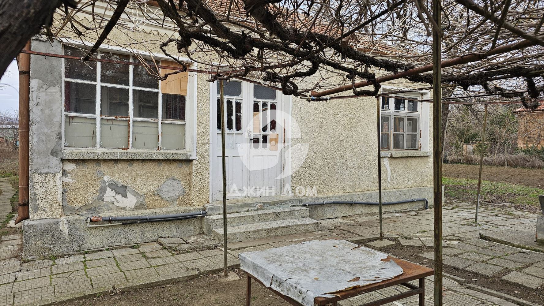 Едноетажна къща в с. Гюльовца, обл. Бургас - 0