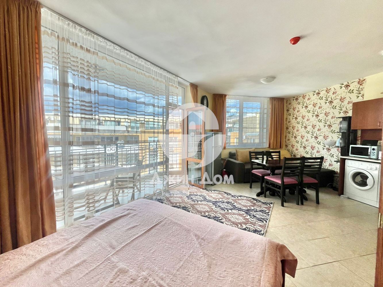 Едностаен апартамент с ГЛЕДКА МОРЕ в к-с Каролина, к.к Сл.бряг - 0