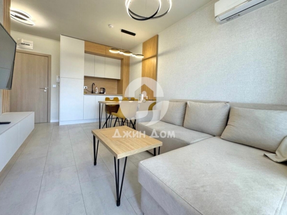 Стилен двустаен апартамент с ГЛЕДКА ПЛАНИНА в к-с „Доменико“, Сл. бряг - 0