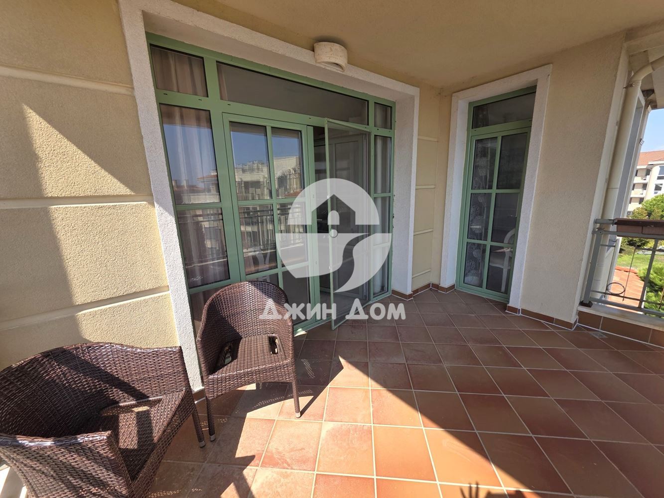 Тристаен апартамент с ГЛЕДКА МОРЕ в к-с Флорес Гарден, гр. Черноморец - 0