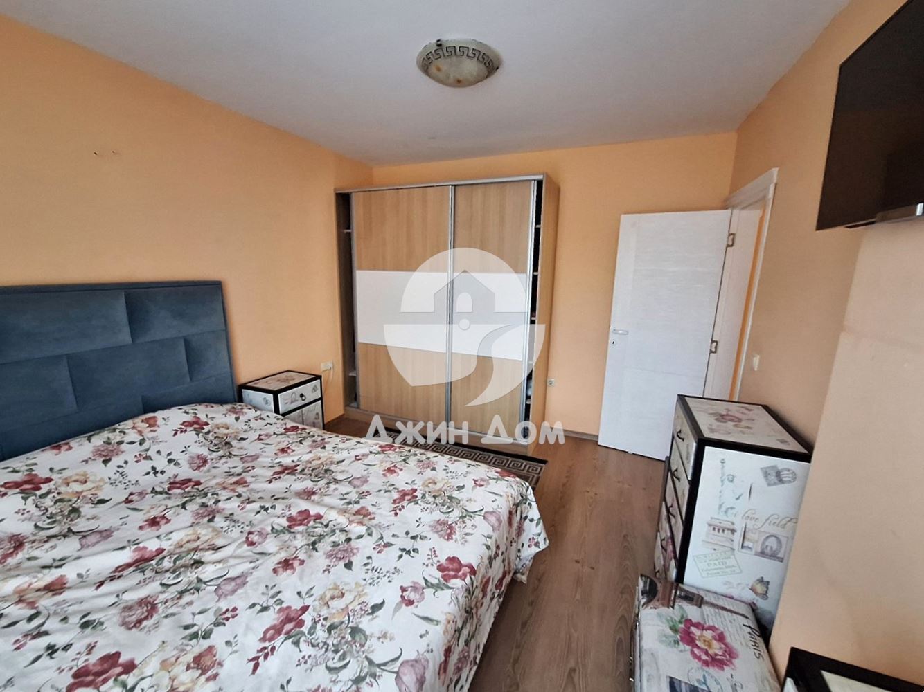 Тристаен апартамент на ПЪРВА ЛИНИЯ МОРЕ в к-с Рич 2, с. Равда - 0