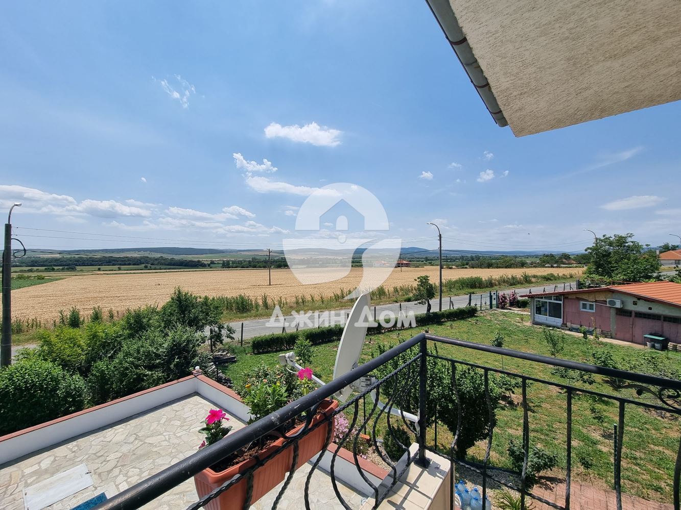 Двуетажна къща с басейн в с. Горица - 0