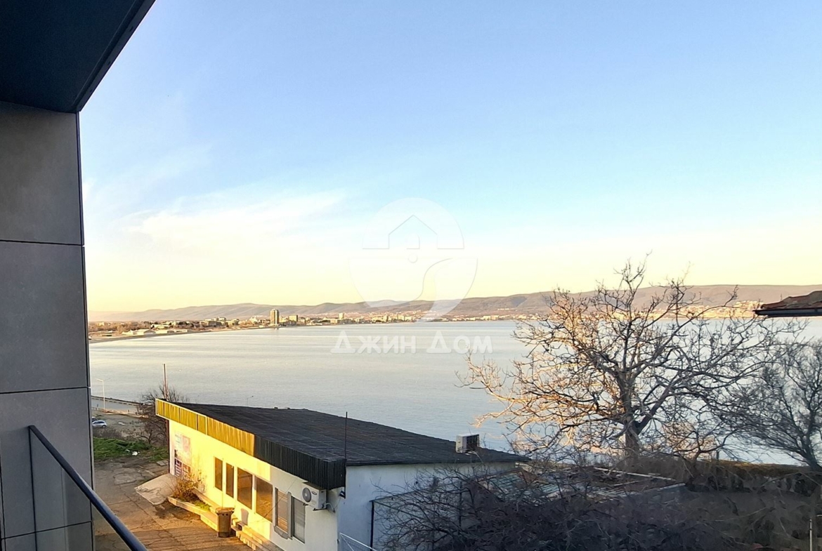 Просторен двустаен апартамент на МЕТРИ ОТ МОРЕТО в гр. Несебър - 0