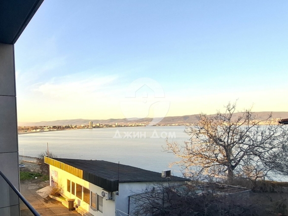 Просторен двустаен апартамент на МЕТРИ ОТ МОРЕТО в гр. Несебър - 0