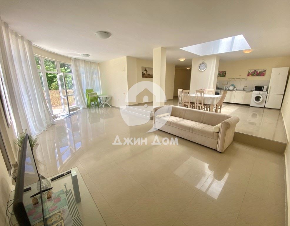 Двустаен апартамент с ГЛЕДКА МОРЕ в жилищна сграда, Свети Влас - 0