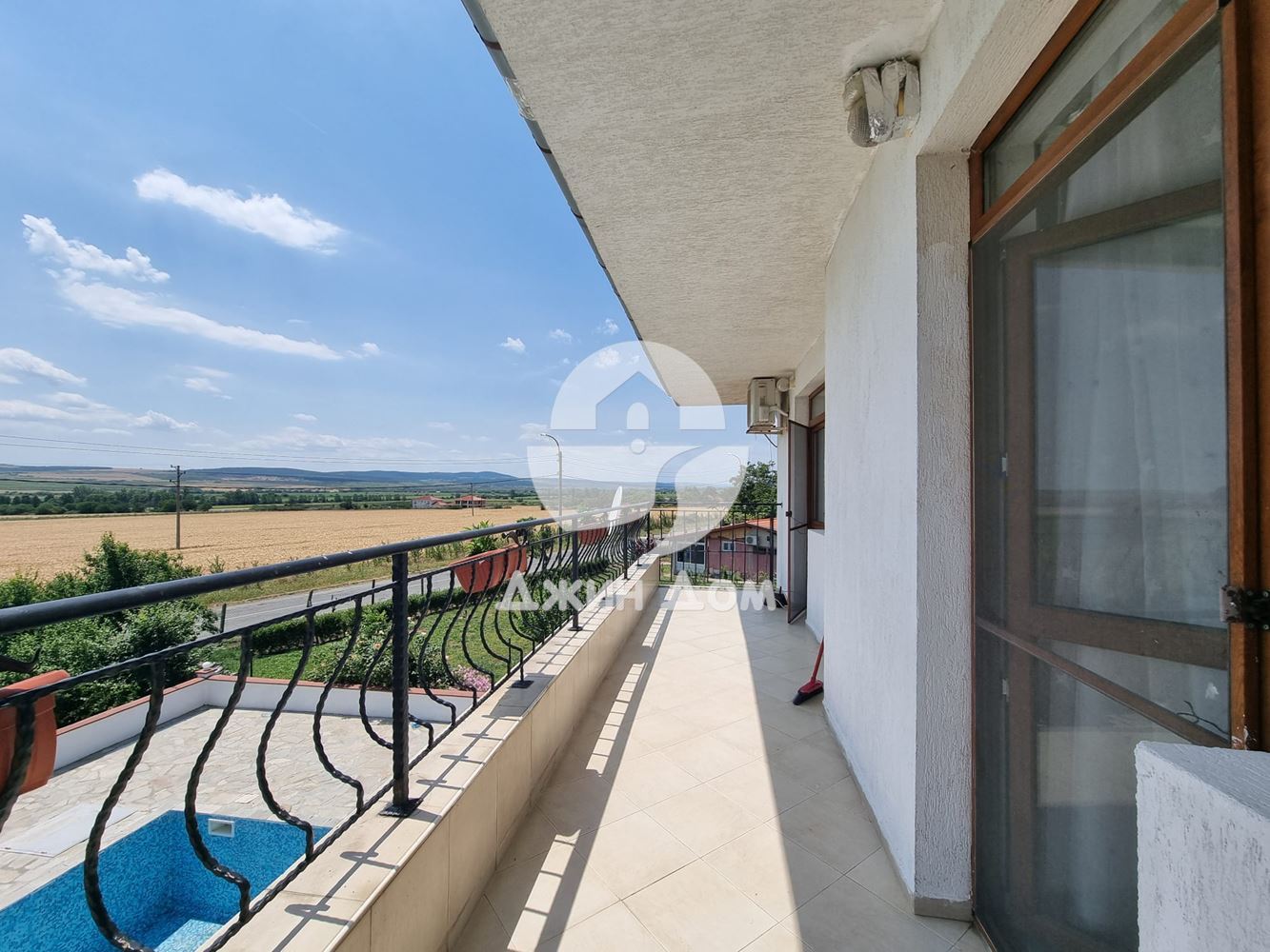 Двуетажна къща с басейн в с. Горица - 0