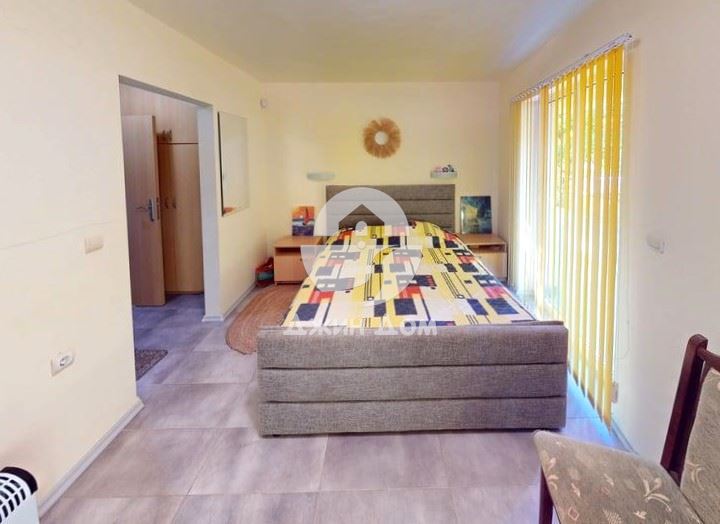 Просторна четириетажна къща с 8 спални във вилна зона „Зора" - 0