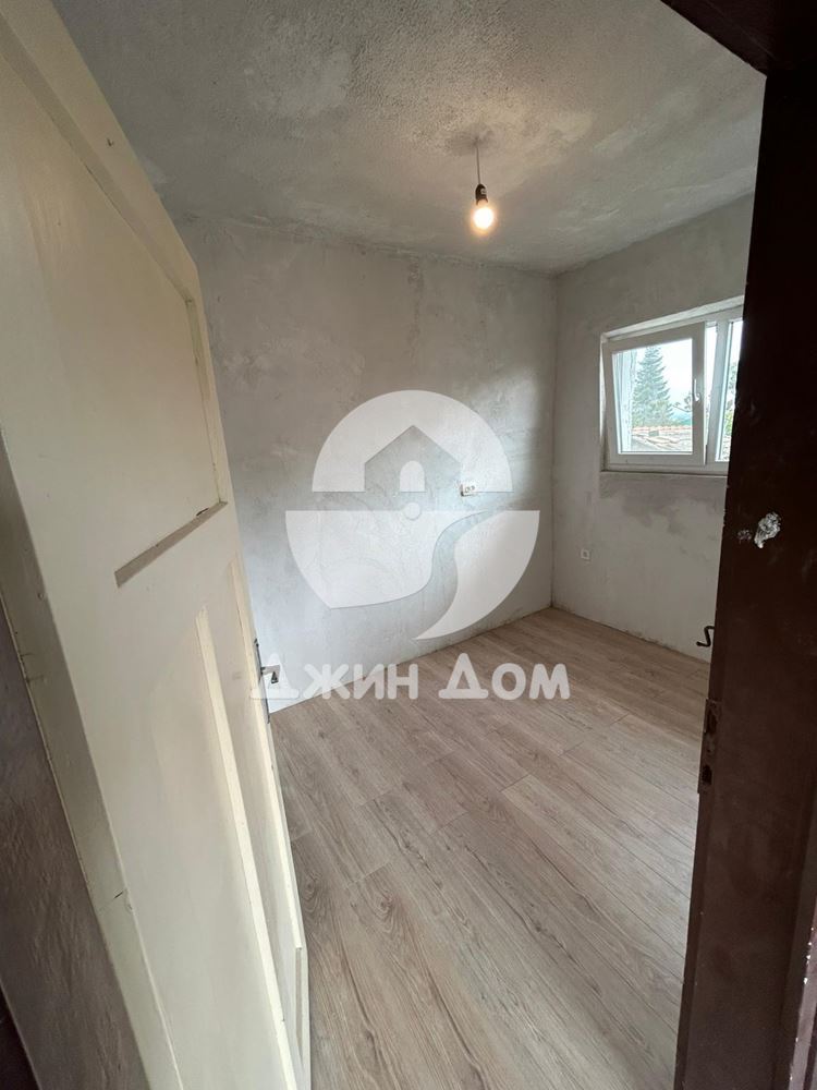 Къща с просторен двор в с. Аспарухово - 0