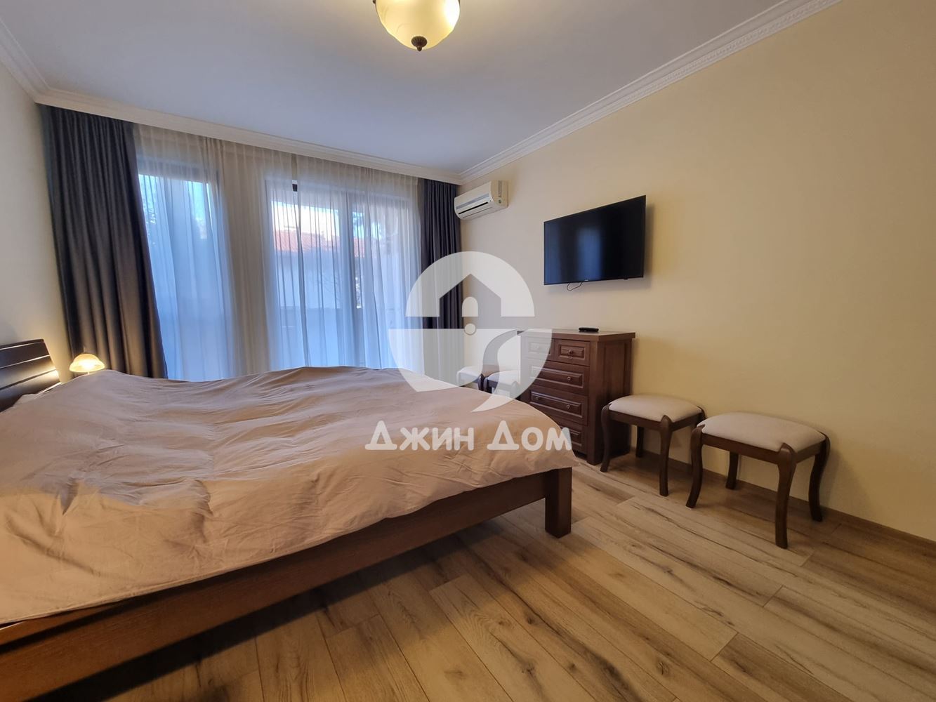 Тристаен апартамент на ПЪРВА ЛИНИЯ в к-с Порто Парадизo, гр.Свети Влас - 0