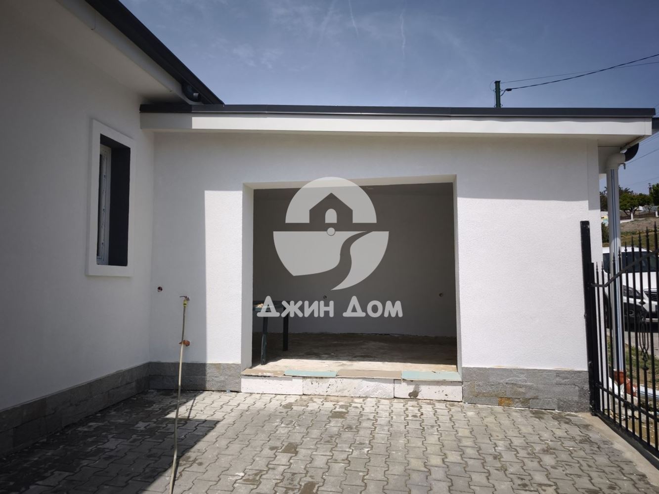 Просторна двуетажна къща в гр. Бяла - 0