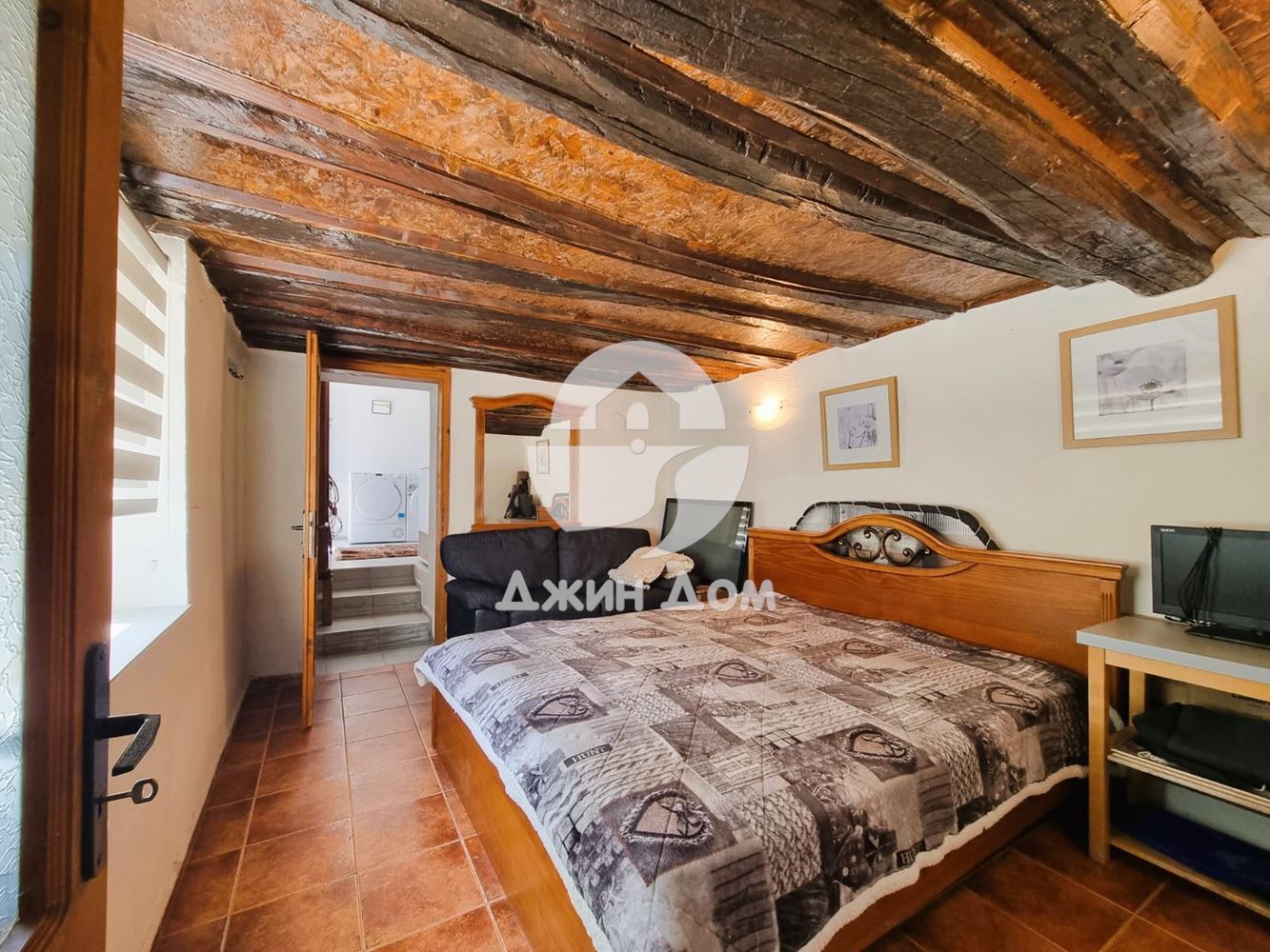 Обзаведена двуетажна къща в с. Просеник - 0