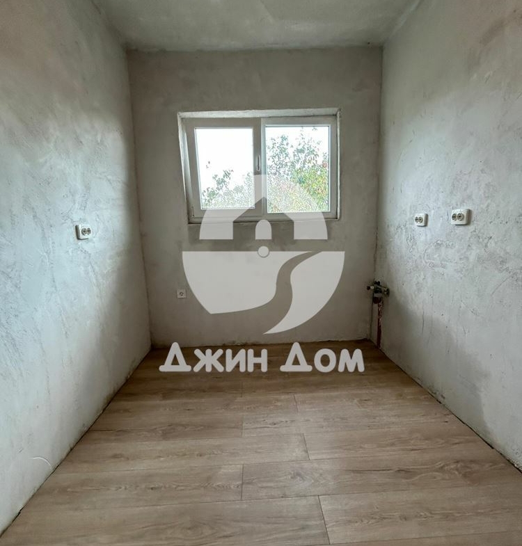 Къща с просторен двор в с. Аспарухово - 0