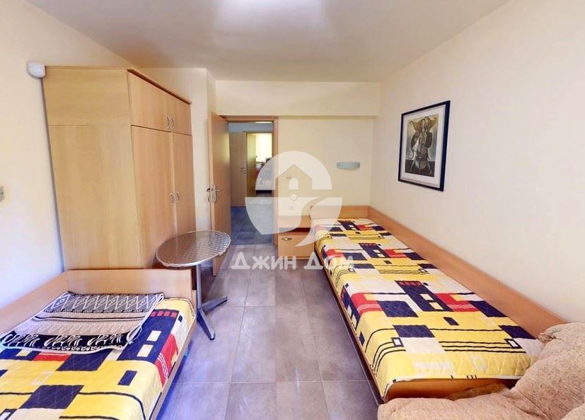 Просторна четириетажна къща с 8 спални във вилна зона „Зора" - 0