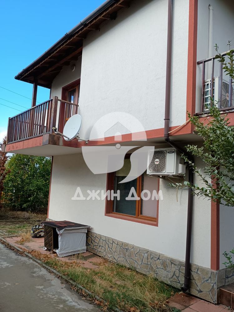 Двуетажна къща с двор в с. Александрово, общ. Поморие - 0