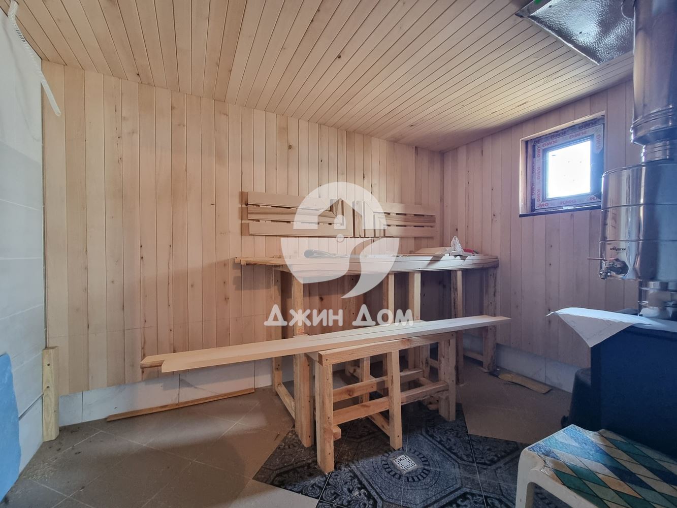 Двуетажна къща с двор в с. Медово - 0