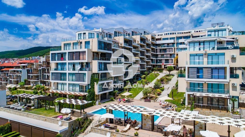 Тристаен апартамент с ГЛЕДКА МОРЕ в к-с „Долче Вита 2“, гр. Свети Влас - 0