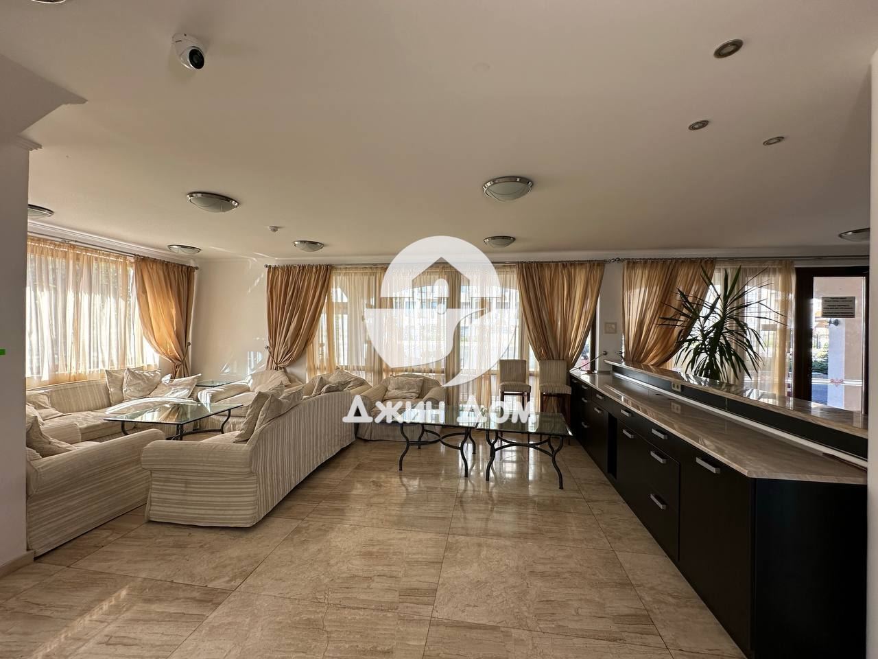 Лоби бар в к-с „Каса Реал“ на ПЪРВА ЛИНИЯ МОРЕ в гр. Свети Влас - 0