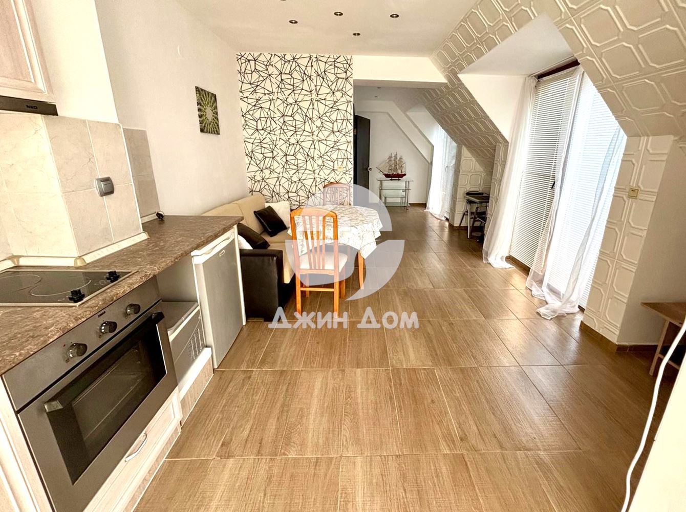 Тристаен апартамент с ЧАСТИЧНА ГЛЕДКА МОРЕ в к-с Нов Изгрев, Св. Влас - 0