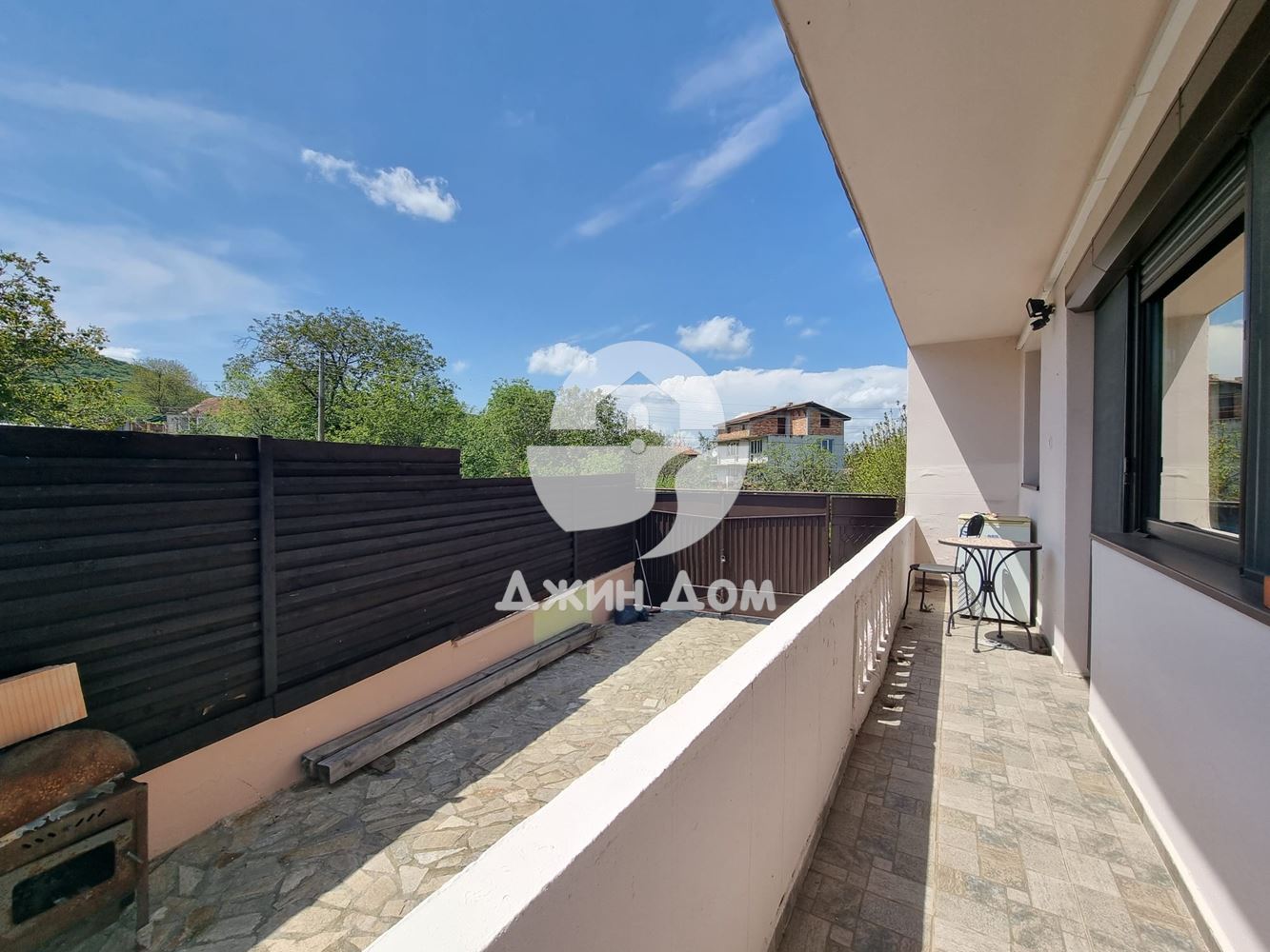 Двуетажна къща с двор в с. Медово - 0