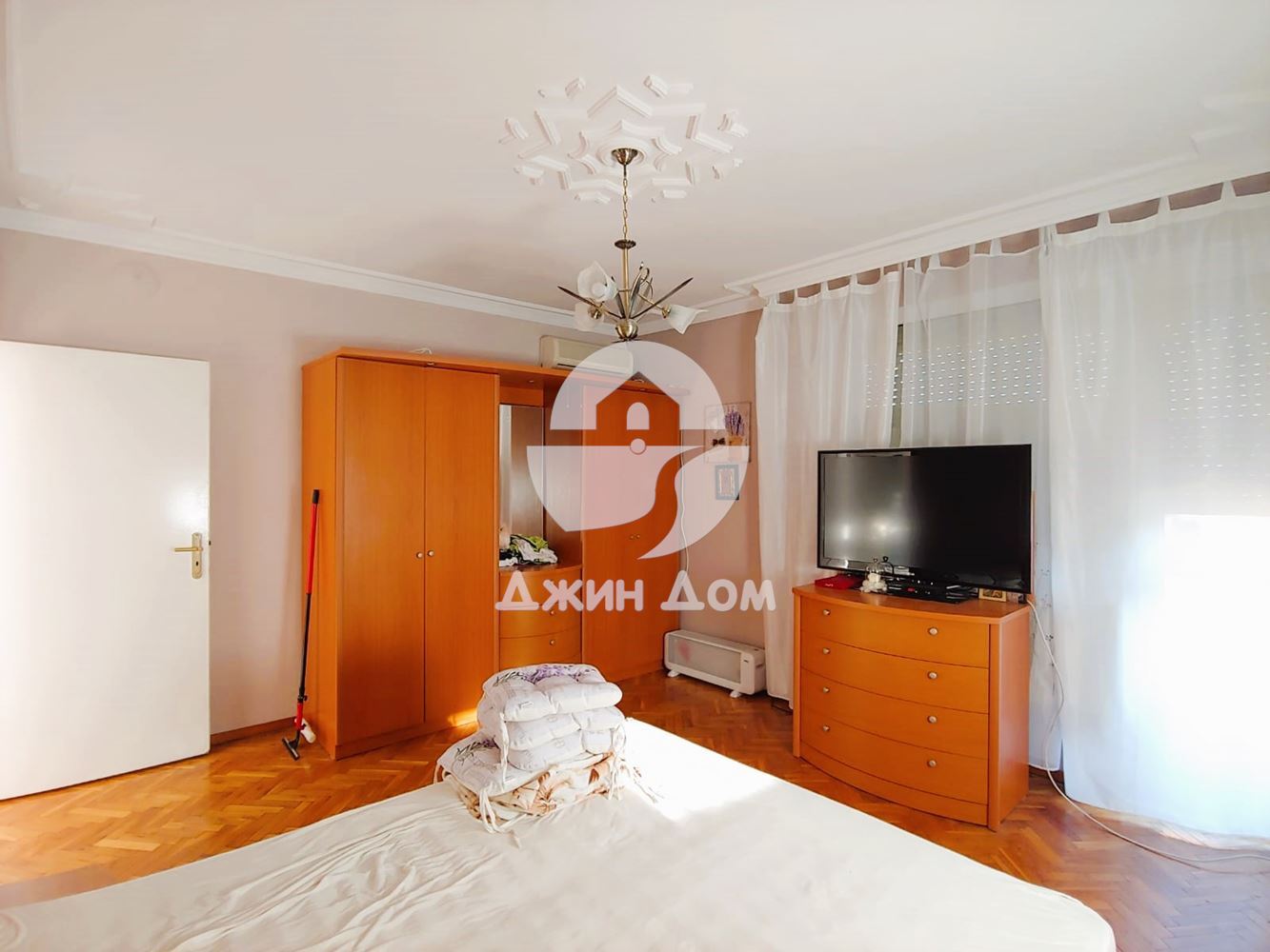 Просторна обзаведена двуетажна къща в с. Кошарица - 0