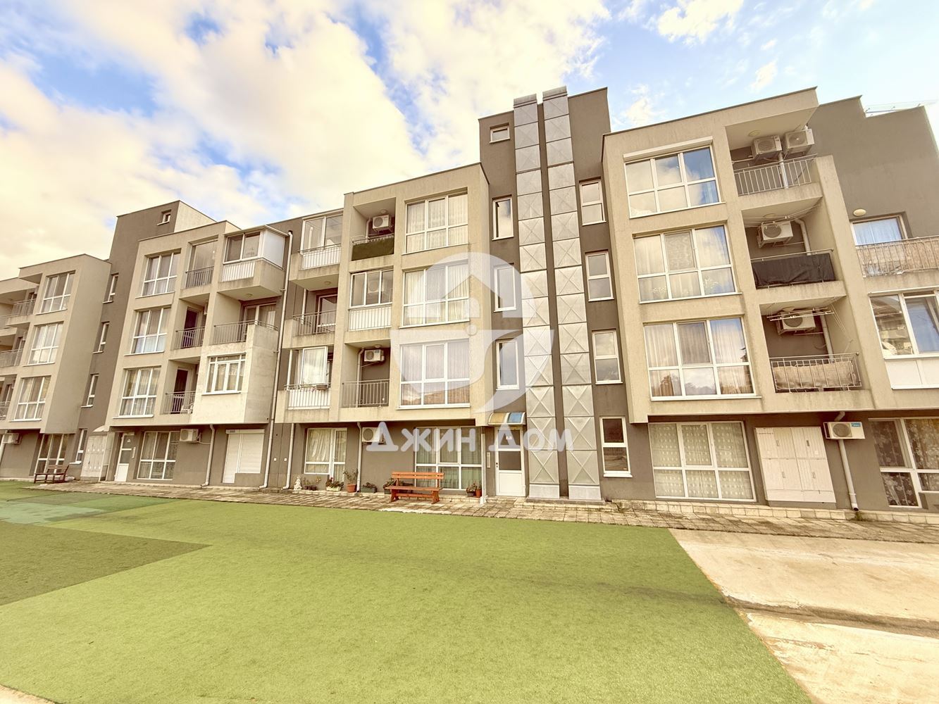 Двустаен апартамент с НИСКА ТАКСА в к-с Бътерфлай, Свети Влас - 0