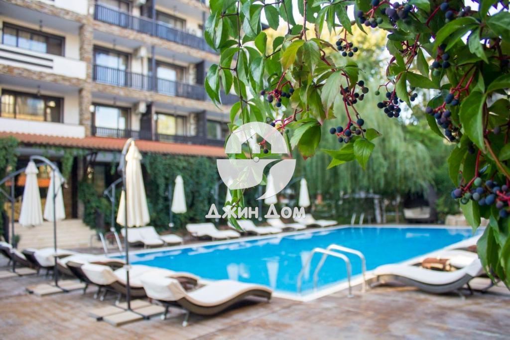 Просторен двустаен апартамент в к-с Грийн Парадайз 2, гр. Приморско - 0