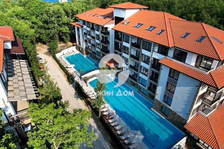 Просторен двустаен апартамент в к-с „Грийн Парадайз 4“, гр. Приморско - 0