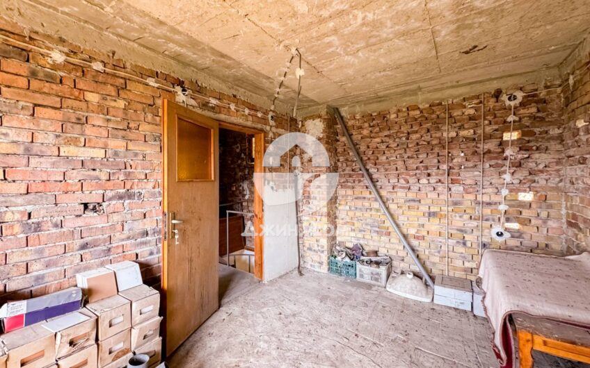 Триетажна къща с двор в с. Китка, обл. Бургас - 0