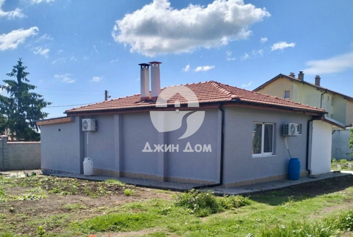 Обзаведена едноетажна къща с двор в с. Тънково - 0