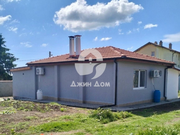 Обзаведена едноетажна къща с двор в с. Тънково - 0