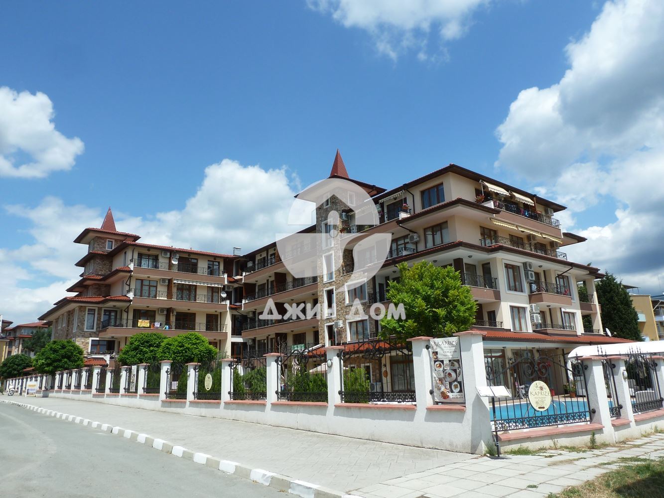 Просторен тристаен апартамент с ПАНОРАМА МОРЕ в к-с „Рич 3“, с. Равда - 0