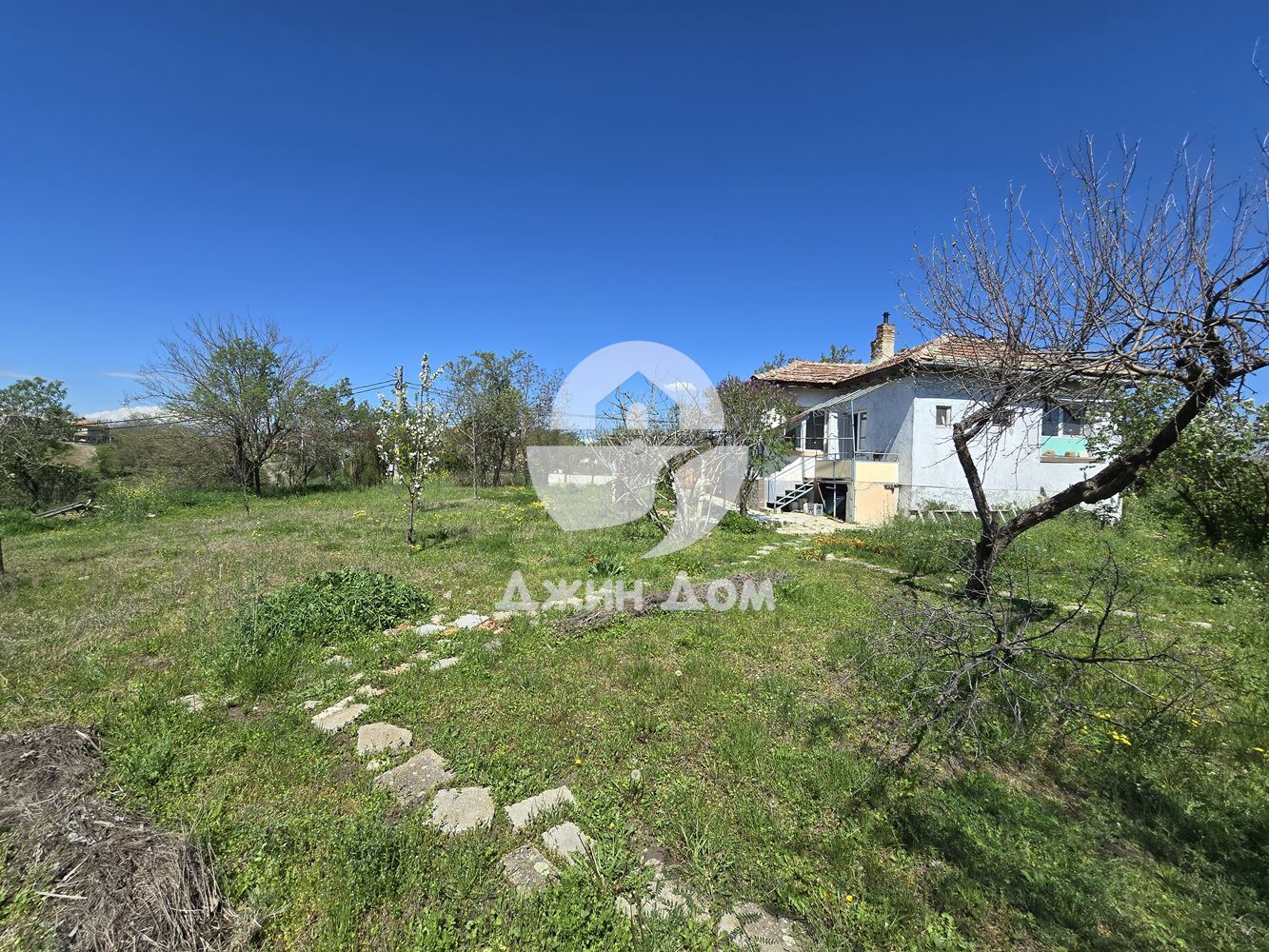 Къща с просторен двор в с. Аспарухово - 0