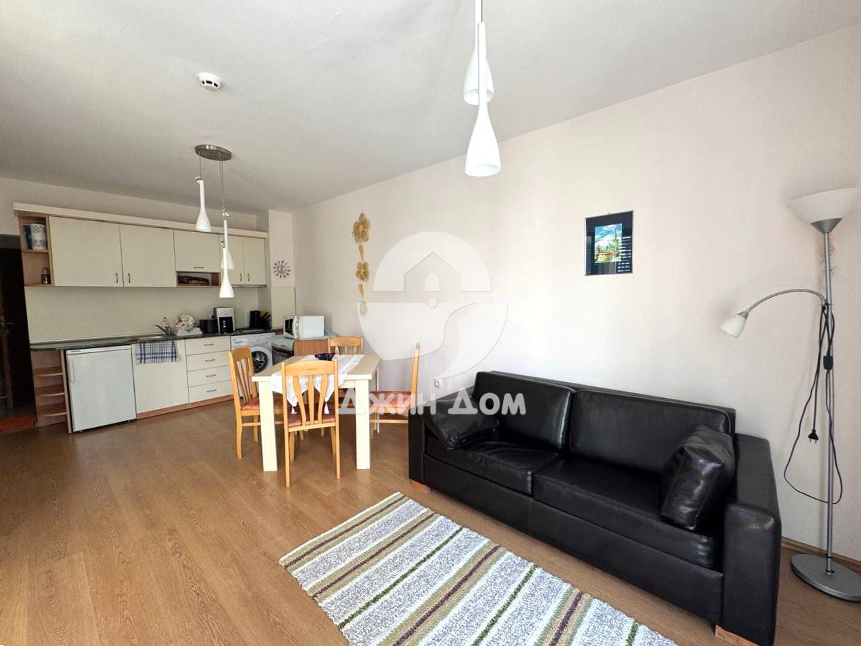 Просторен двустаен апартамент в к-с „Екселсиор“, Сл. бряг - 0