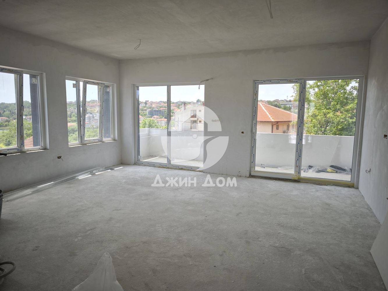 Просторна двуетажна къща в гр. Бяла - 0