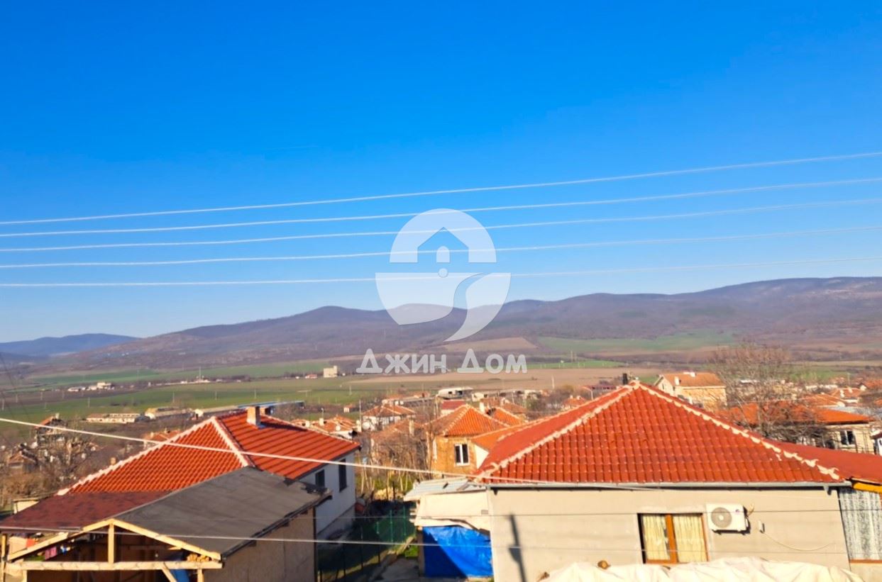 Двуетажна къща с 6 спални и гледка ПЛАНИНА в с. Черноград - 0