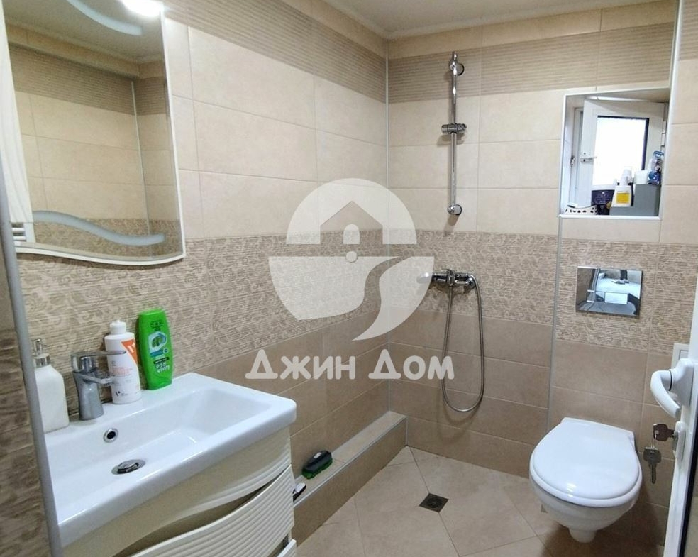 Просторна двуетажна къща в гр. Бяла - 0