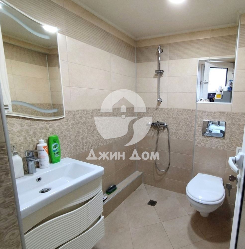 Просторна двуетажна къща в гр. Бяла - 0