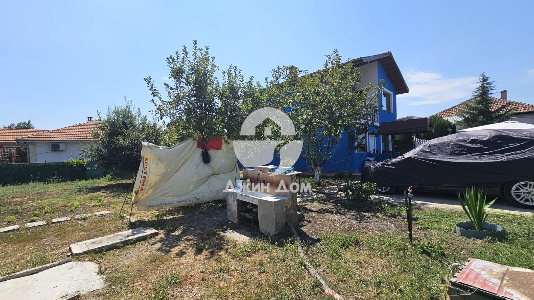 Двуетажна къща с двор в с. Тръстиково - 0