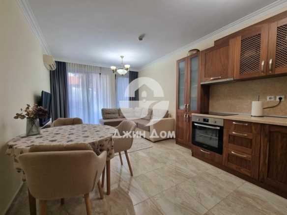 Тристаен апартамент на ПЪРВА ЛИНИЯ в к-с Порто Парадизo, гр.Свети Влас - 0