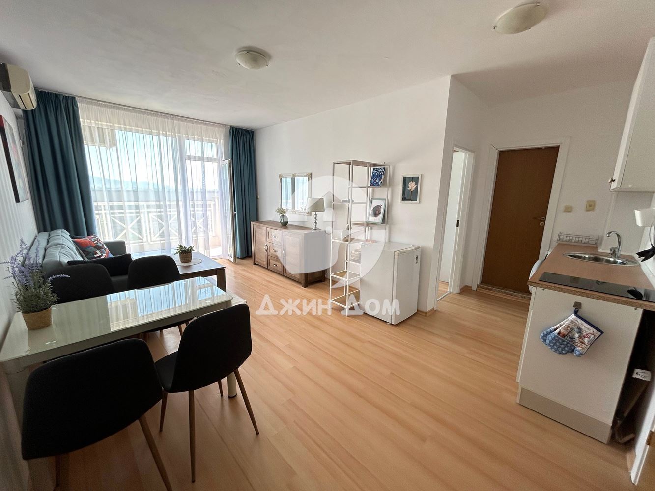 Двустаен апартамент в к-с „Съни Дей 6“, к.к. Слънчев бряг - 0