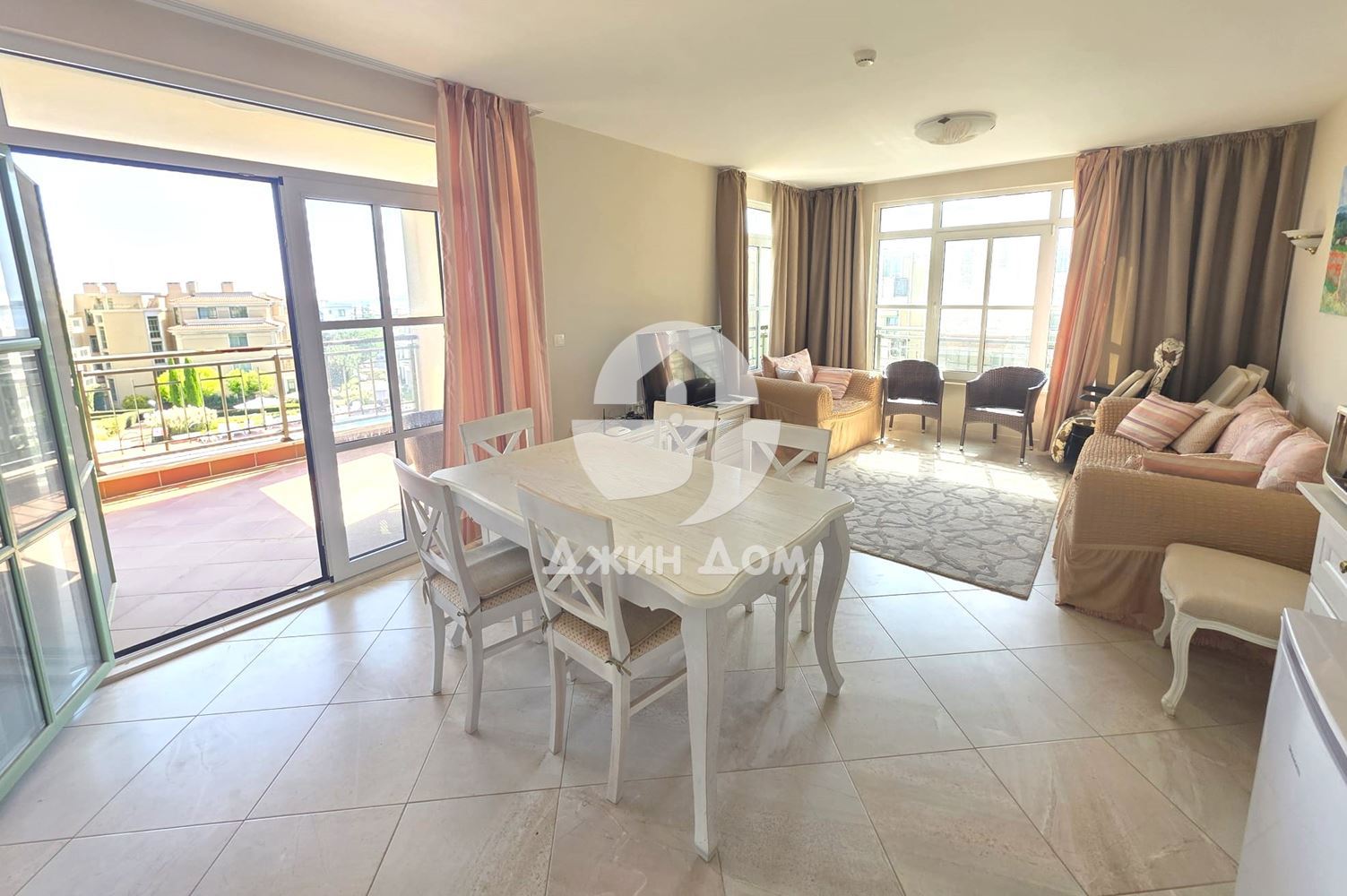 Тристаен апартамент с ГЛЕДКА МОРЕ в к-с Флорес Гарден, гр. Черноморец - 0