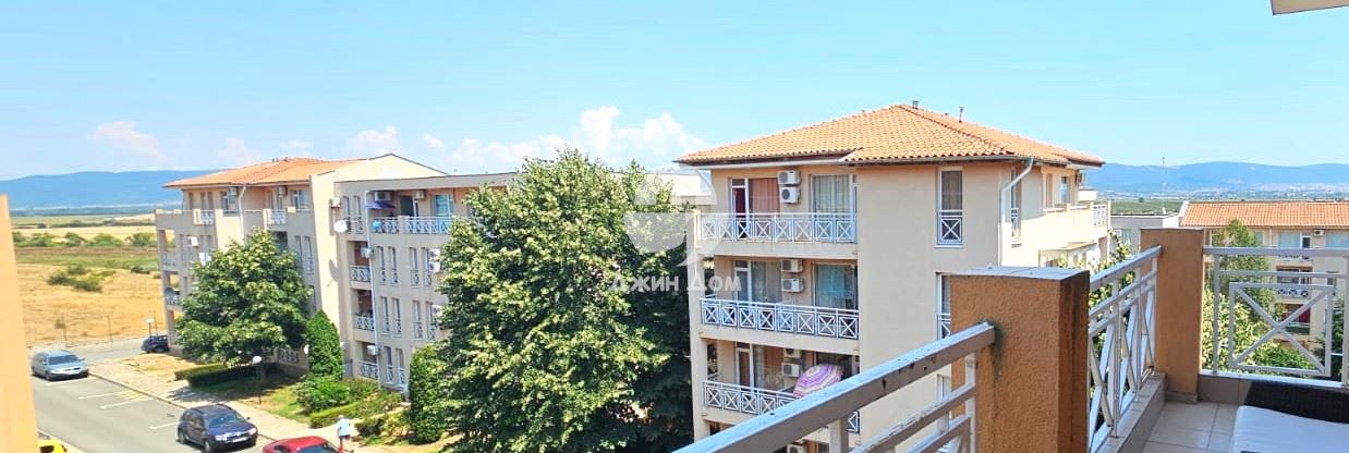 Просторен тристаен апартамент с ГЛЕДКА ПЛАНИНА в Съни Дей 6, Сл. бряг - 0