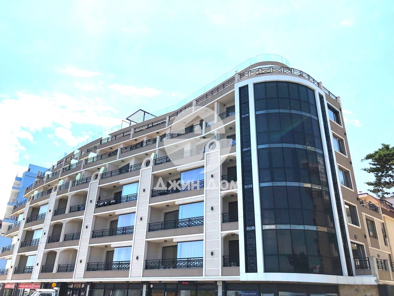 Тристаен апартамент с ГЛЕДКА МОРЕ в к-с „Голдън Сий Вю“, гр. Поморие - 0