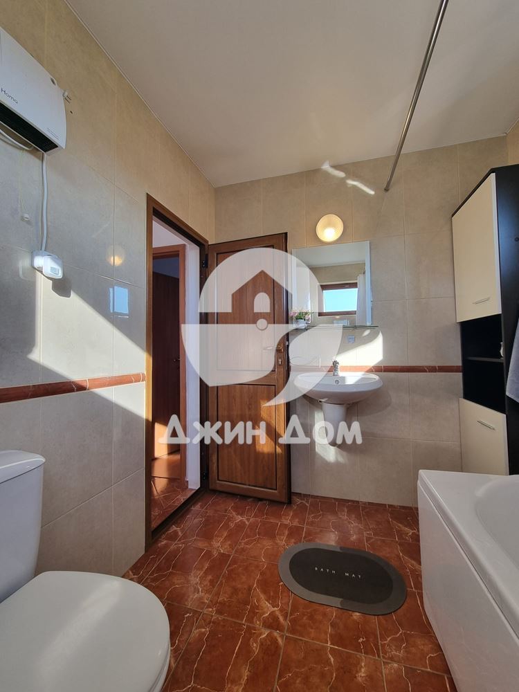 Двуетажна къща с двор в с. Бата - 0