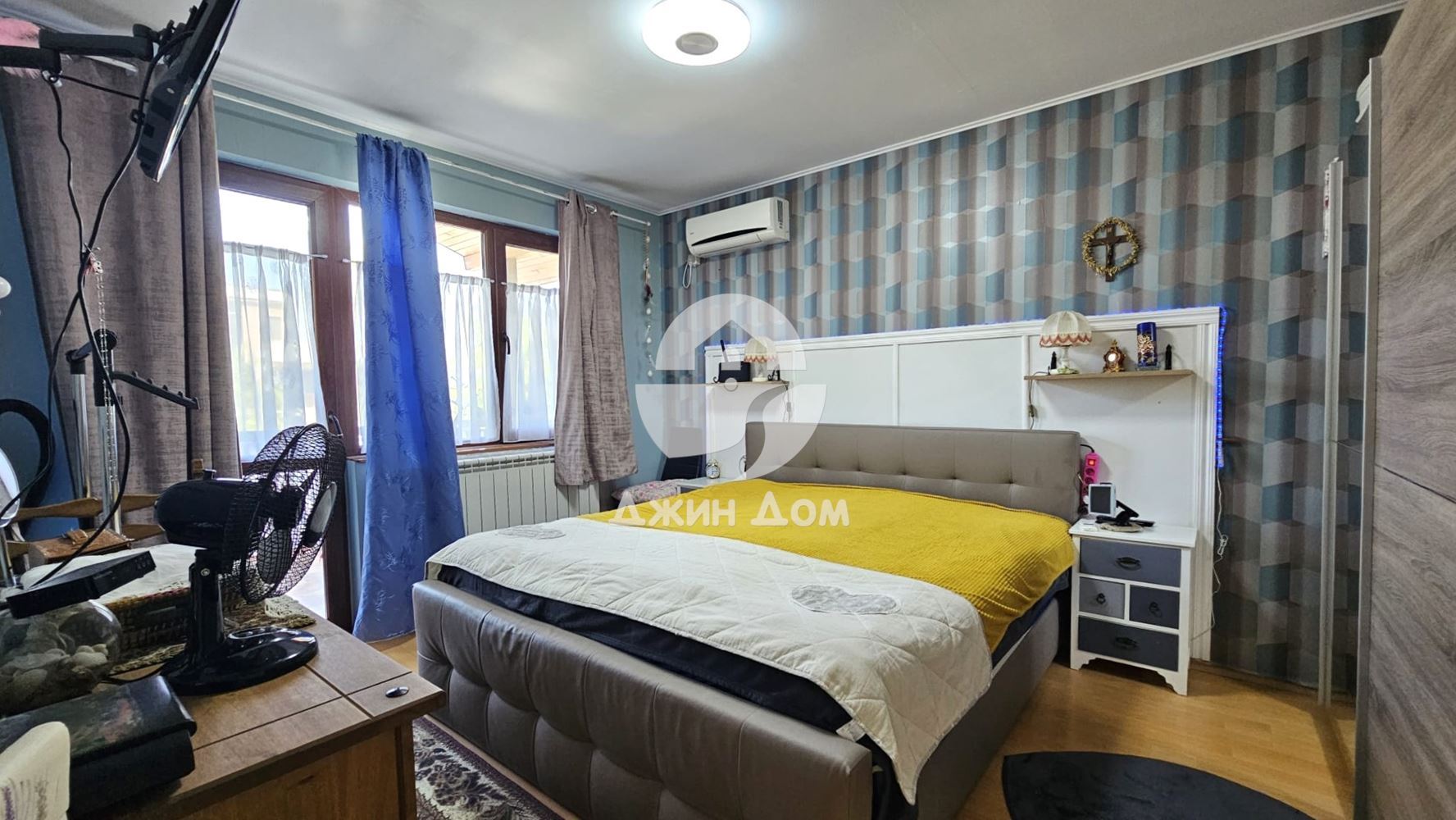 Двуетажна къща с двор в с. Тръстиково - 0